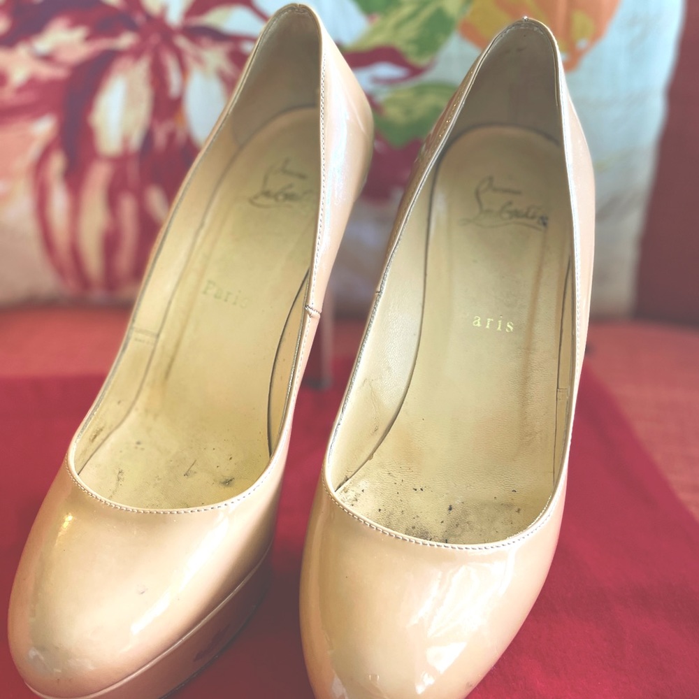 Christian Louboutin Nude pumps 36.5